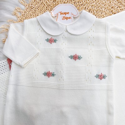  Saída de Maternidade Antônia- Off White com Rosê Manta Coração Dois Laços
